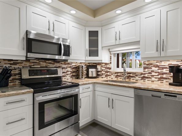 9820 S Hollybrook Lake Dr 16105, Pembroke Pines FL 33025