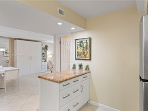 9820 S Hollybrook Lake Dr 16105, Pembroke Pines FL 33025