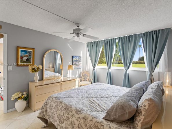 9820 S Hollybrook Lake Dr 16105, Pembroke Pines FL 33025