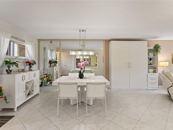 9820 S Hollybrook Lake Dr 16105, Pembroke Pines FL 33025