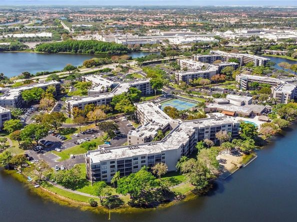 1100 Colony Point Circle 201, Pembroke Pines FL 33026