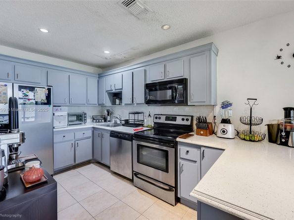 400 NW 103rd Ter, Pembroke Pines FL 33026