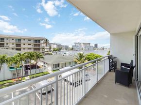 126 Golden Isles Dr 32A, Hallandale Beach FL 33009