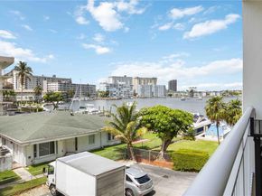 126 Golden Isles Dr 32A, Hallandale Beach FL 33009