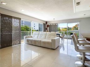 126 Golden Isles Dr 32A, Hallandale Beach FL 33009