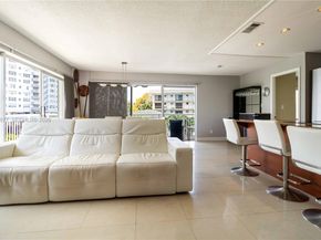 126 Golden Isles Dr 32A, Hallandale Beach FL 33009