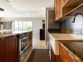 126 Golden Isles Dr 32A, Hallandale Beach FL 33009