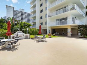 126 Golden Isles Dr 32A, Hallandale Beach FL 33009