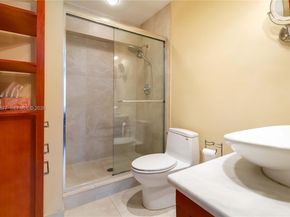 126 Golden Isles Dr 32A, Hallandale Beach FL 33009