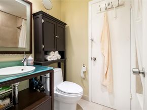 126 Golden Isles Dr 32A, Hallandale Beach FL 33009
