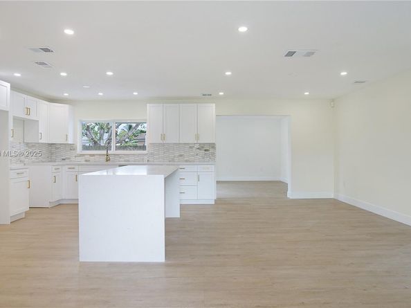 2510 N Pine Island Rd, Sunrise FL 33322