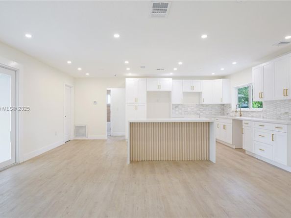 2510 N Pine Island Rd, Sunrise FL 33322