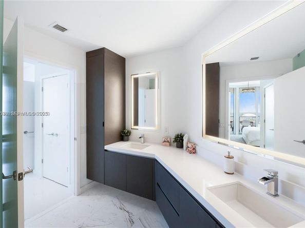 851 NE 1st Ave 3308, Miami FL 33132