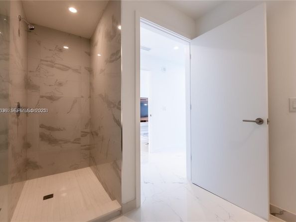 851 NE 1st Ave 3308, Miami FL 33132