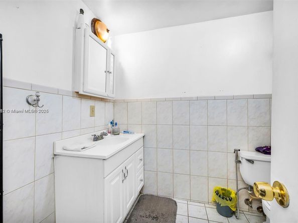 6600 W 2nd Ct 24, Hialeah FL 33012