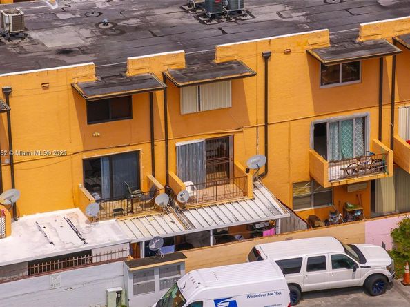 6600 W 2nd Ct 24, Hialeah FL 33012