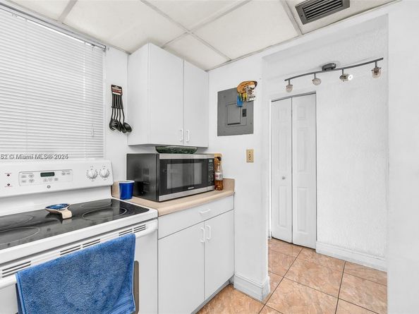 6600 W 2nd Ct 24, Hialeah FL 33012