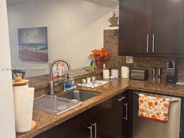 1611 Palmetto Ln, Pembroke Pines FL 33026