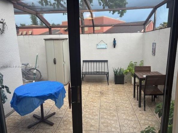 1611 Palmetto Ln, Pembroke Pines FL 33026
