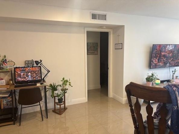 1611 Palmetto Ln, Pembroke Pines FL 33026