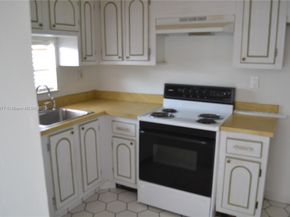 300 S Hollybrook Dr 203, Pembroke Pines FL 33025
