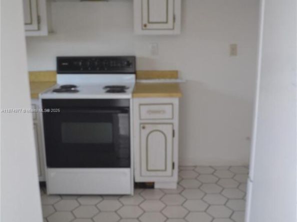 300 S Hollybrook Dr 203, Pembroke Pines FL 33025