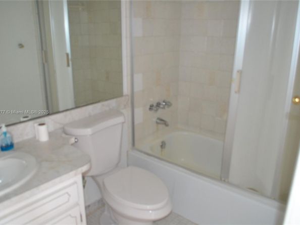 300 S Hollybrook Dr 203, Pembroke Pines FL 33025