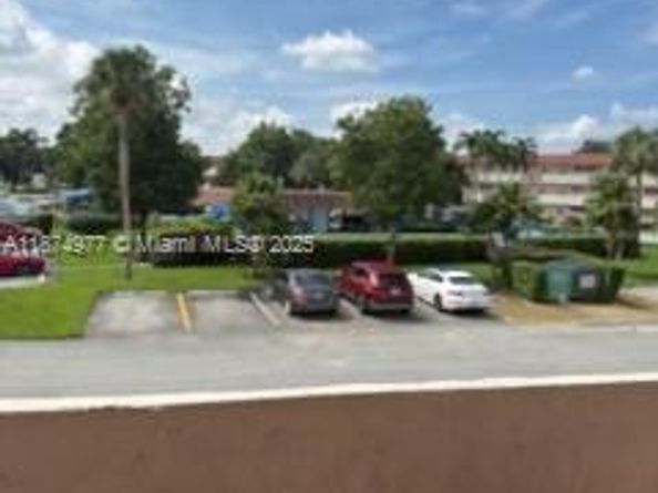 300 S Hollybrook Dr 203, Pembroke Pines FL 33025