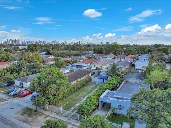 2372 NW 34th St, Miami FL 33142