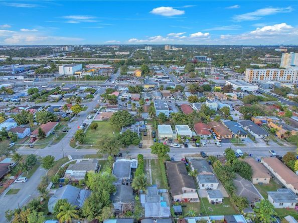 2372 NW 34th St, Miami FL 33142