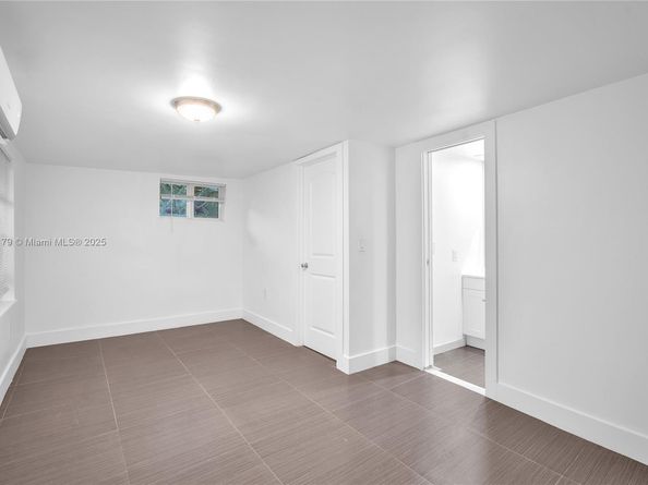 2372 NW 34th St, Miami FL 33142