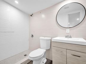 2372 NW 34th St, Miami FL 33142