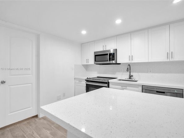 2372 NW 34th St, Miami FL 33142