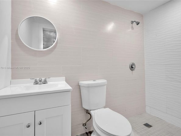 2372 NW 34th St, Miami FL 33142