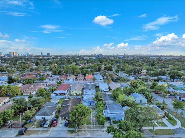 2372 NW 34th St, Miami FL 33142
