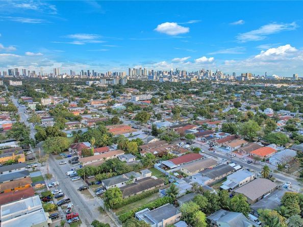 2372 NW 34th St, Miami FL 33142