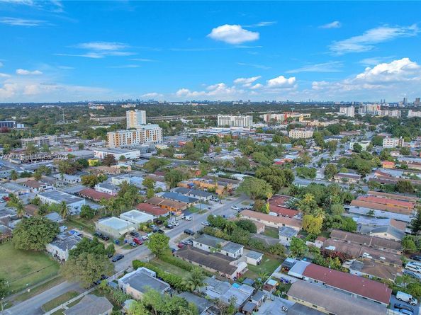 2372 NW 34th St, Miami FL 33142