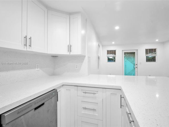 2372 NW 34th St, Miami FL 33142