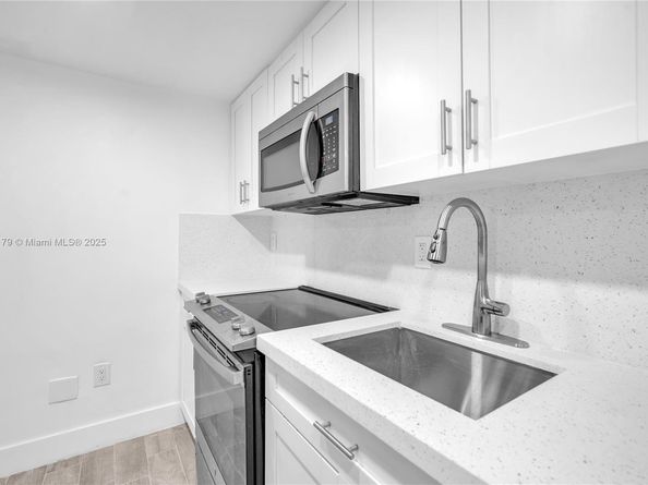 2372 NW 34th St, Miami FL 33142
