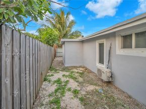 2372 NW 34th St, Miami FL 33142