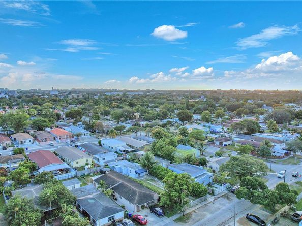 2372 NW 34th St, Miami FL 33142