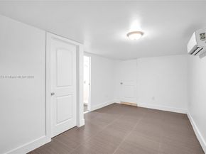 2372 NW 34th St, Miami FL 33142