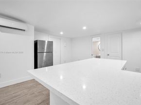 2372 NW 34th St, Miami FL 33142