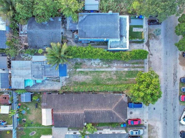 2372 NW 34th St, Miami FL 33142