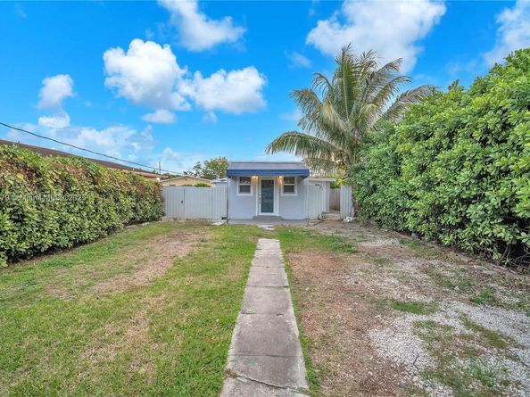 2372 NW 34th St, Miami FL 33142
