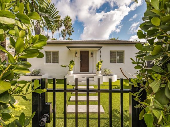 901 NW 7th St Rd, Miami FL 33136