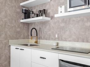 901 NW 7th St Rd, Miami FL 33136