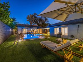 901 NW 7th St Rd, Miami FL 33136