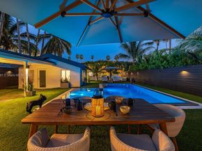 901 NW 7th St Rd, Miami FL 33136