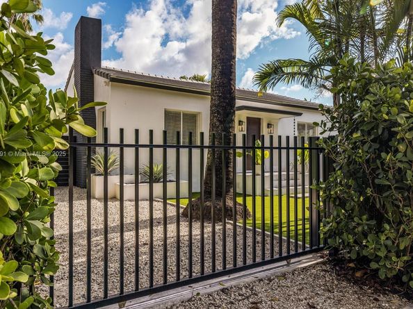 901 NW 7th St Rd, Miami FL 33136